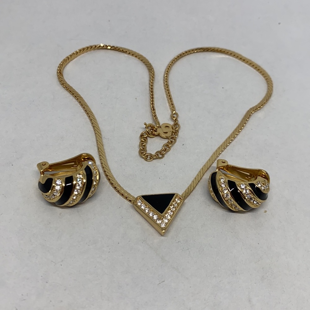 Stunning Christian Dior necklace and earring set